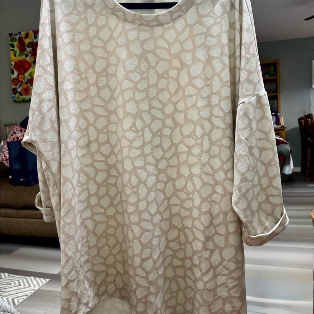 Crown & Ivy Cream Patterned Long Sleeve Top